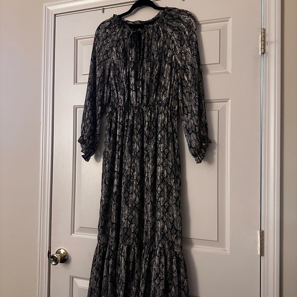 Elegant Black and White Snake Print Dress - Picture 1 of 2